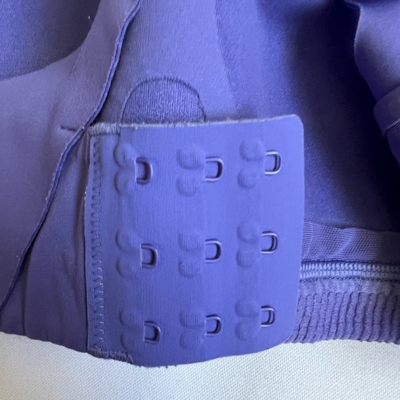 Lululemon AirSupport Bra | Size 34C - Picture 5 of 9